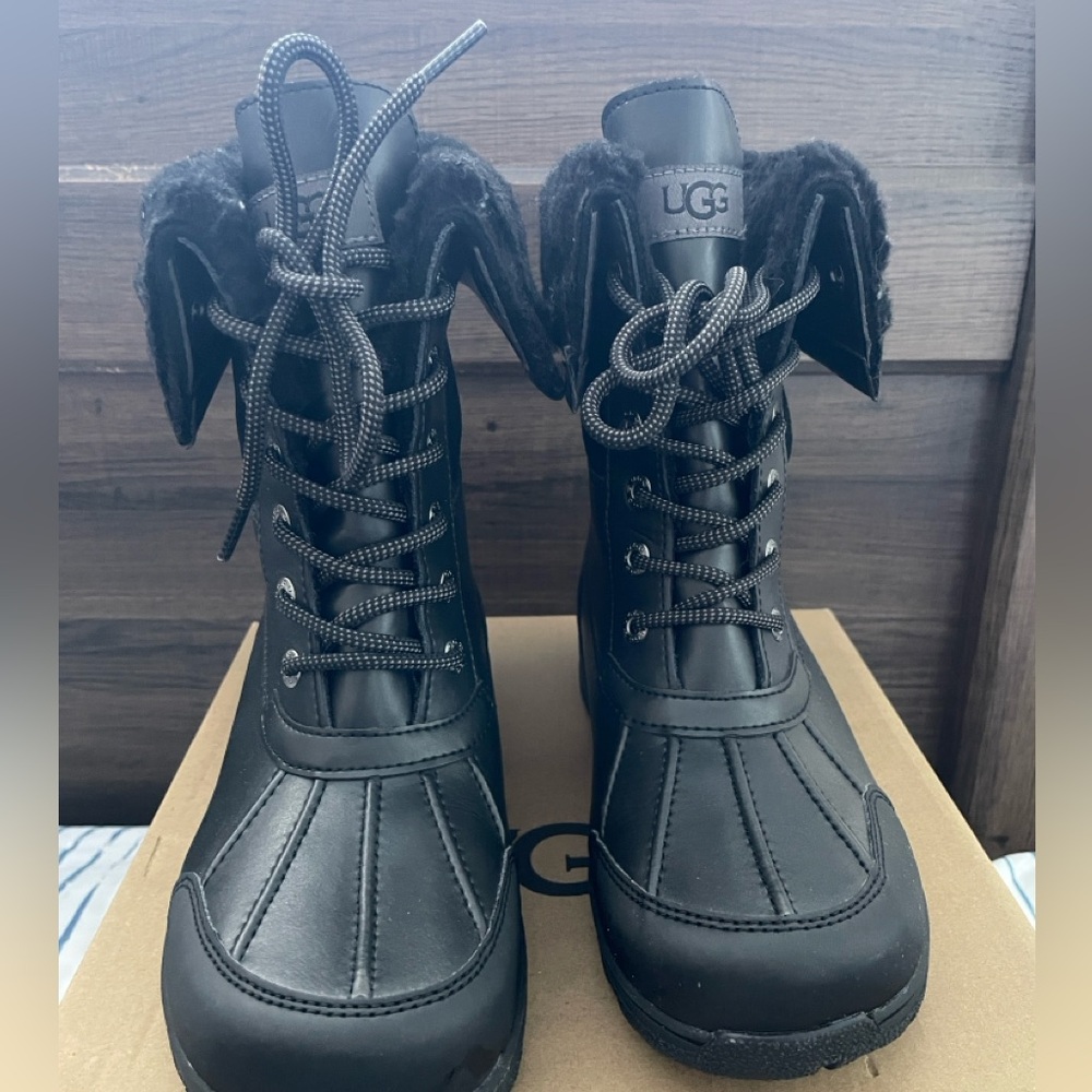 UGG Butte II Waterproof black winter boot size 5kids (7 women)